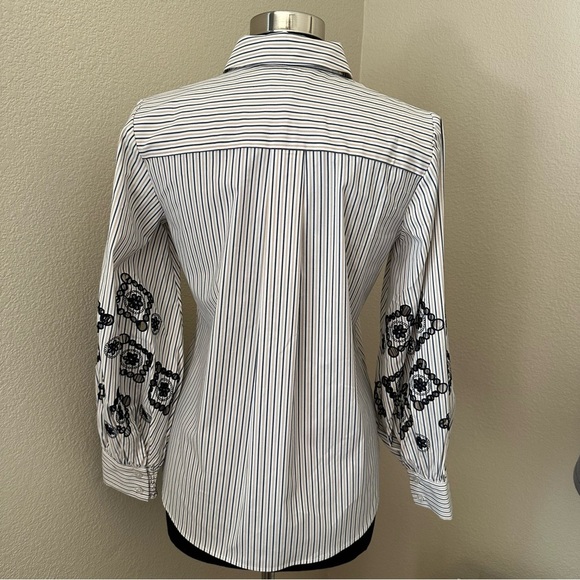NWT Chico’s Poplin Tunic Embroidered Woven Pattern Button Up Shirt White Navy - Picture 9 of 14